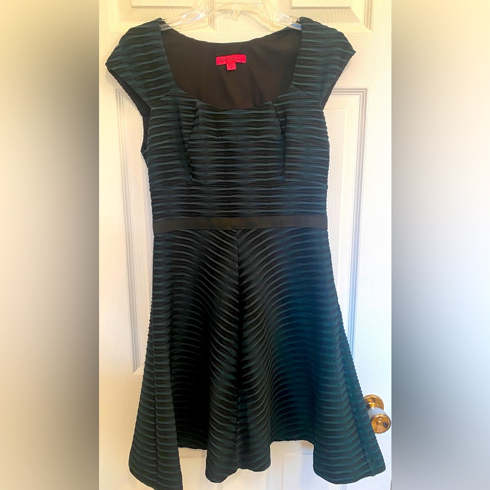Betsey Johnson Green & Black Stripe Dress with Cage Back - Size 8 EUC